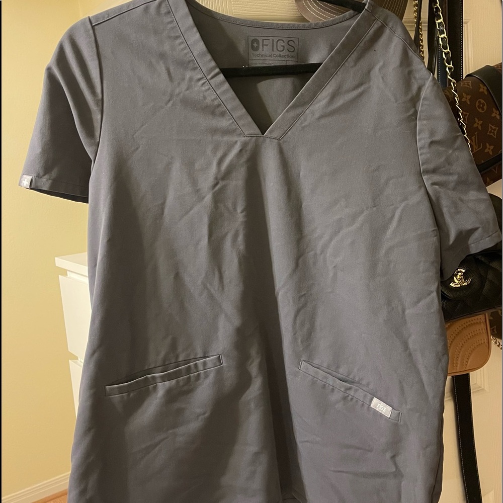 Figs Size Large Charcoal Grey 2 pocket top